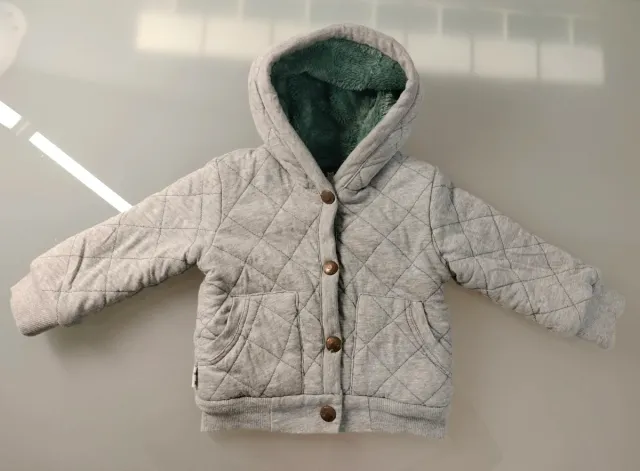 Chaqueta bebé acolchada con capucha