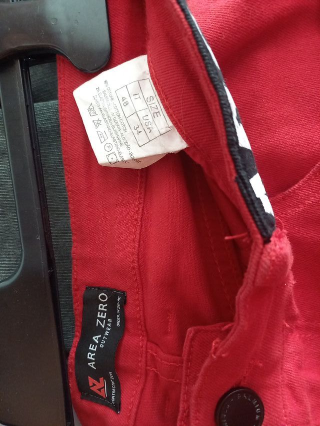 Vaqueros Rojos Rotos Área Zero