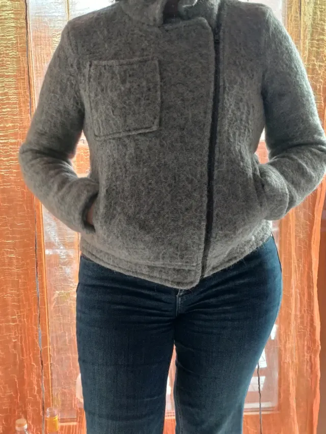 Caldo giubbino invernale grigio