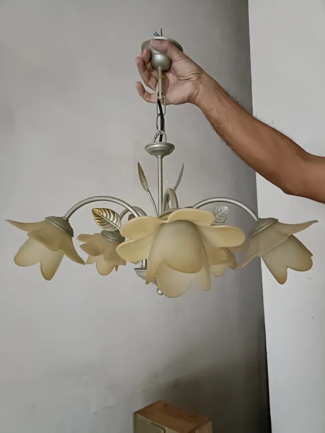 Lámpara de pie y apliques forja flor