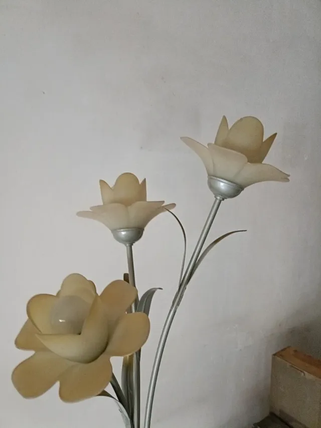 Lámpara de pie y apliques forja flor