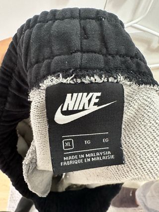 Pantalón corto Nike Swoosh Gris y Negro