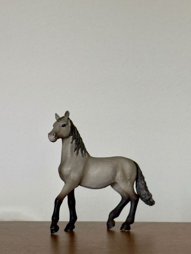 Lote de 11 figuras de caballos