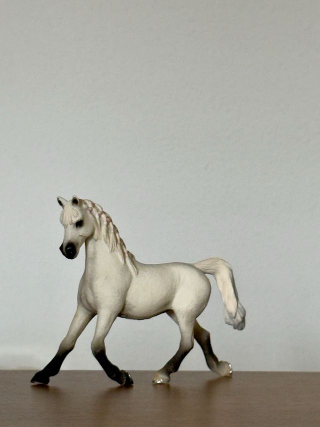 Lote de 11 figuras de caballos