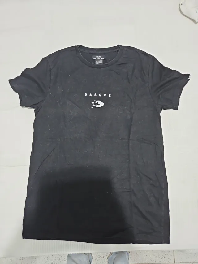 Camiseta Bershka Naruto Sasuke Negra