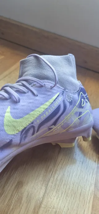 Botas de fútbol Nike para césped