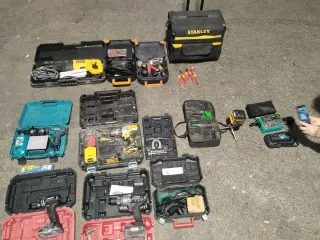 Juego de herramientas manuales y bateria