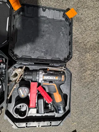 Juego de herramientas manuales y bateria