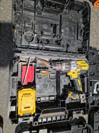 Juego de herramientas manuales y bateria