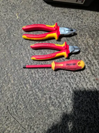 Juego de herramientas manuales y bateria