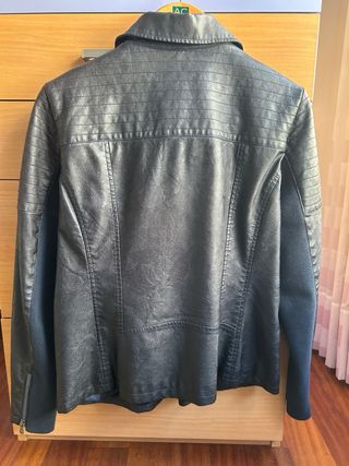 Chaqueta cuero negra