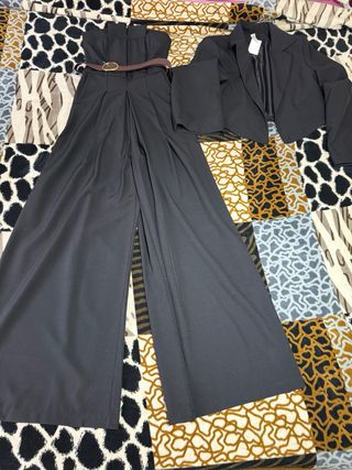 Conjunto mono ancho y blazer negro