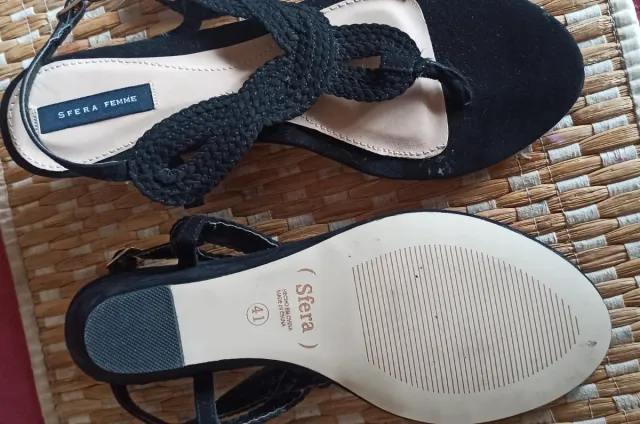 Sandalias Sfera Negras Tira Trenzada