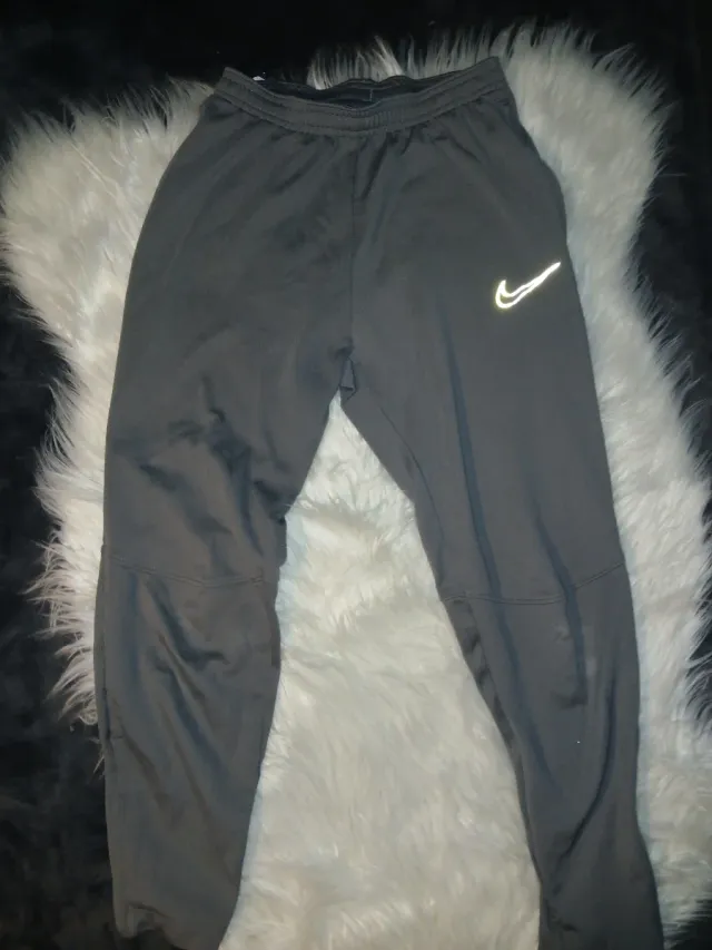 Pantalón Nike Gris talla" M" para niño