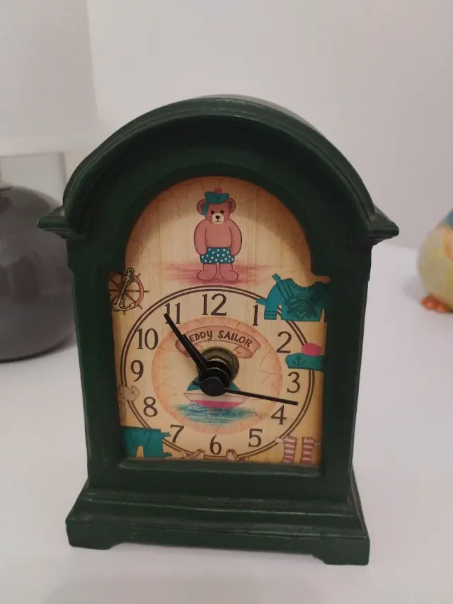 Reloj de madera decorativo infantil