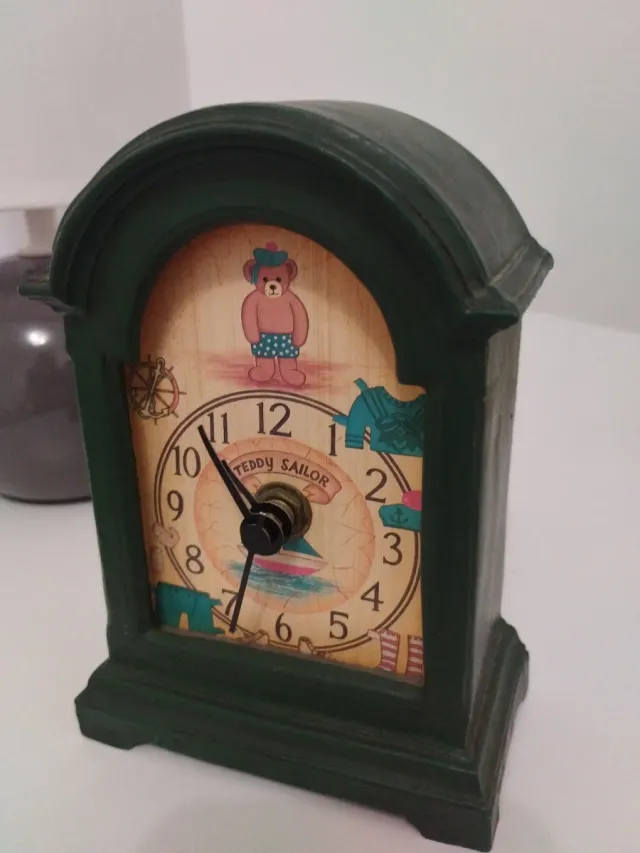 Reloj de madera decorativo infantil