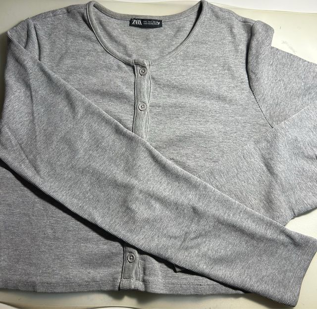Top Zara Gris Manga Larga Botones Talla L
