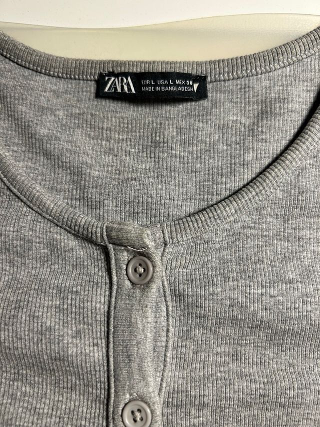 Top Zara Gris Manga Larga Botones Talla L
