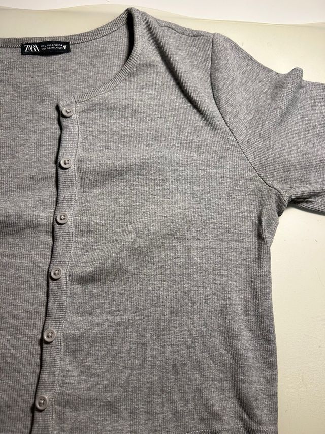 Top Zara Gris Manga Larga Botones Talla L