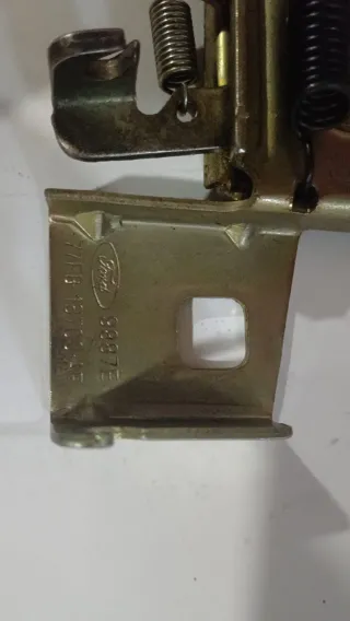 Cerradura Capó Ford Fiesta Antiguo