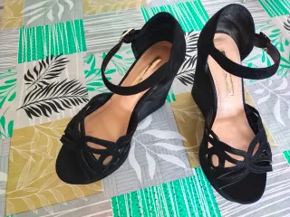 Sandalias de cuña negras