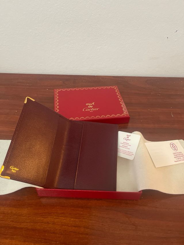 Cartera o funda Must de Cartier Roja