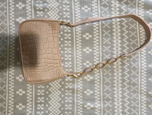 Bolso beige efecto piel cocodrilo