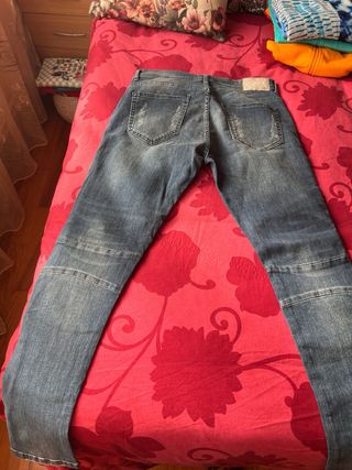 Pantalones vaqueros hombre rotos
