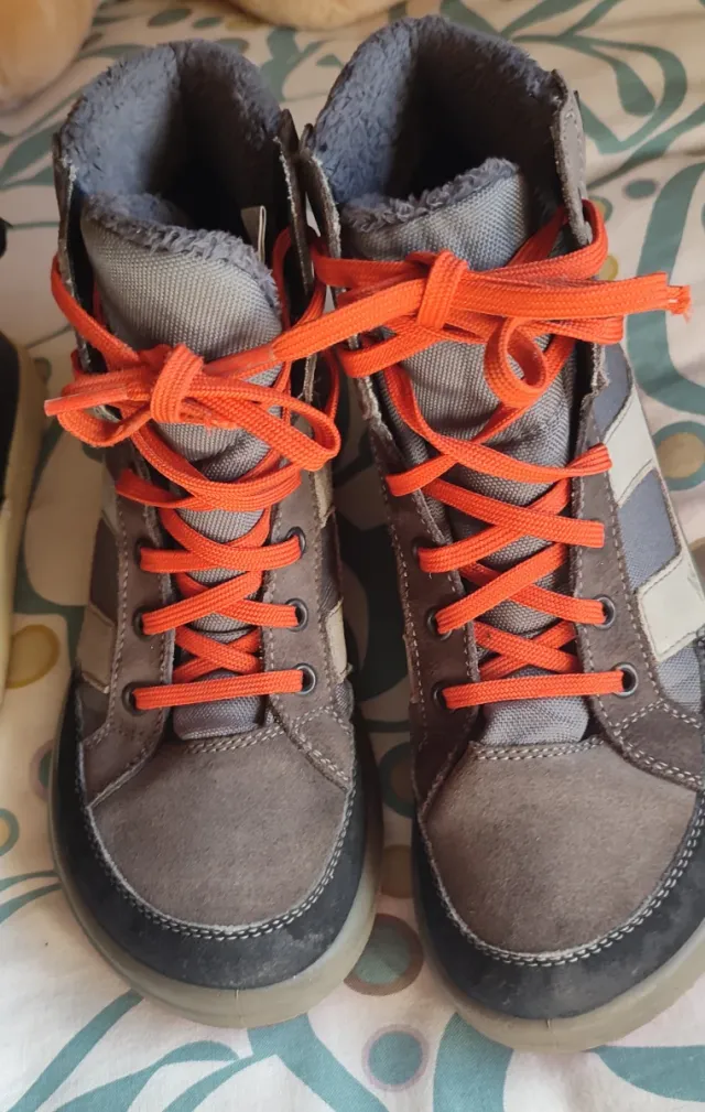 Botas niño T.34 y T.36