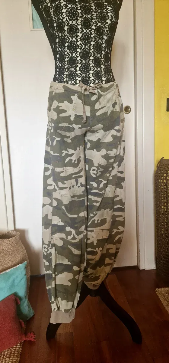 Pantaloni cargo camouflage Deha