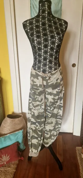 Pantaloni cargo camouflage Deha