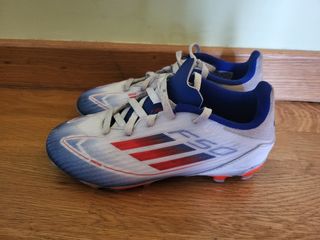 Botas fútbol niño Adidas T32 poco uso