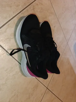 Zapatillas Nike Negras y Rosas