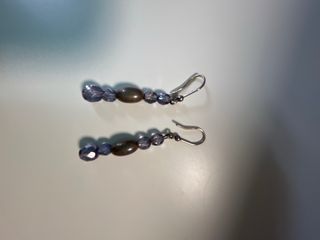 Pendientes morados y plateados
