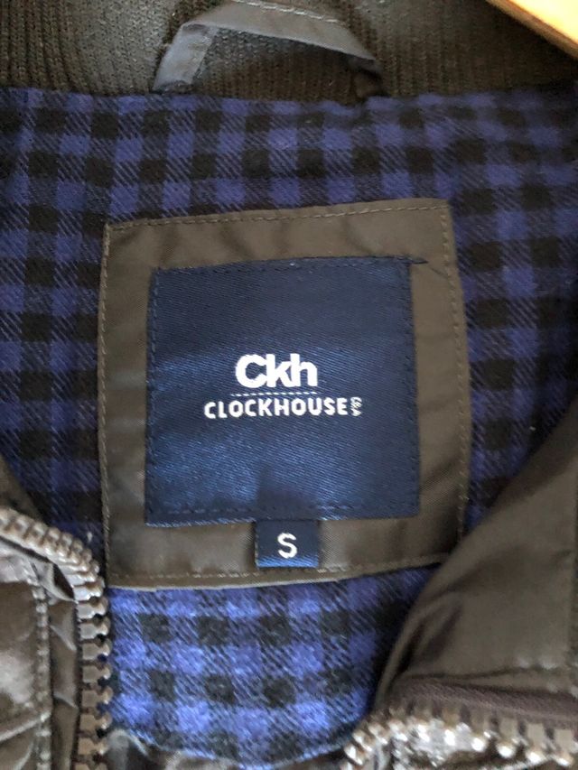 Chaleco acolchado con capucha clockhouse