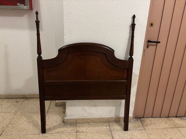 Cabecero de madera estilo clásico