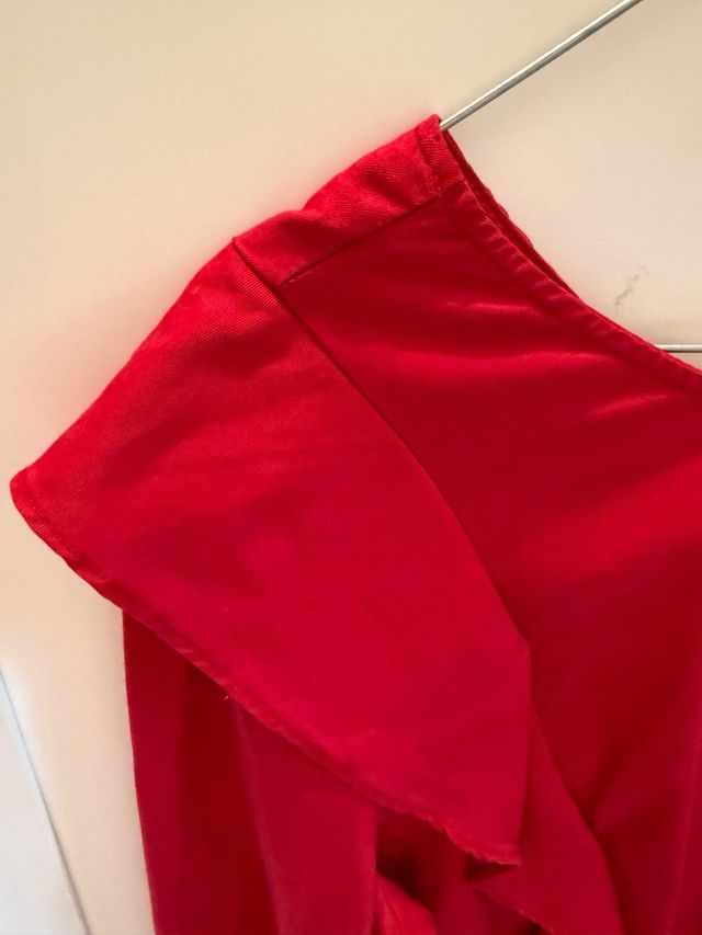 Blusa Zara Basic rossa con volant