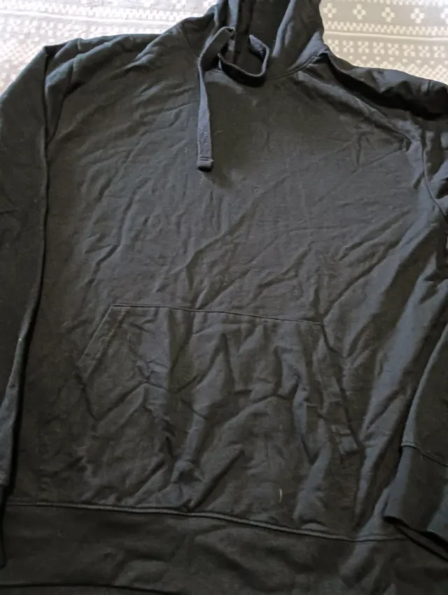 Sudadera con capucha negra