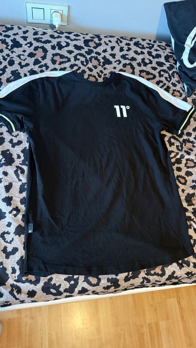 Camiseta 11 Degrees Negra