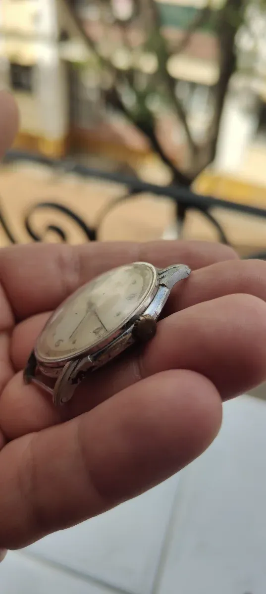 Reloj Edox Esfera Beige Agujas Rojas