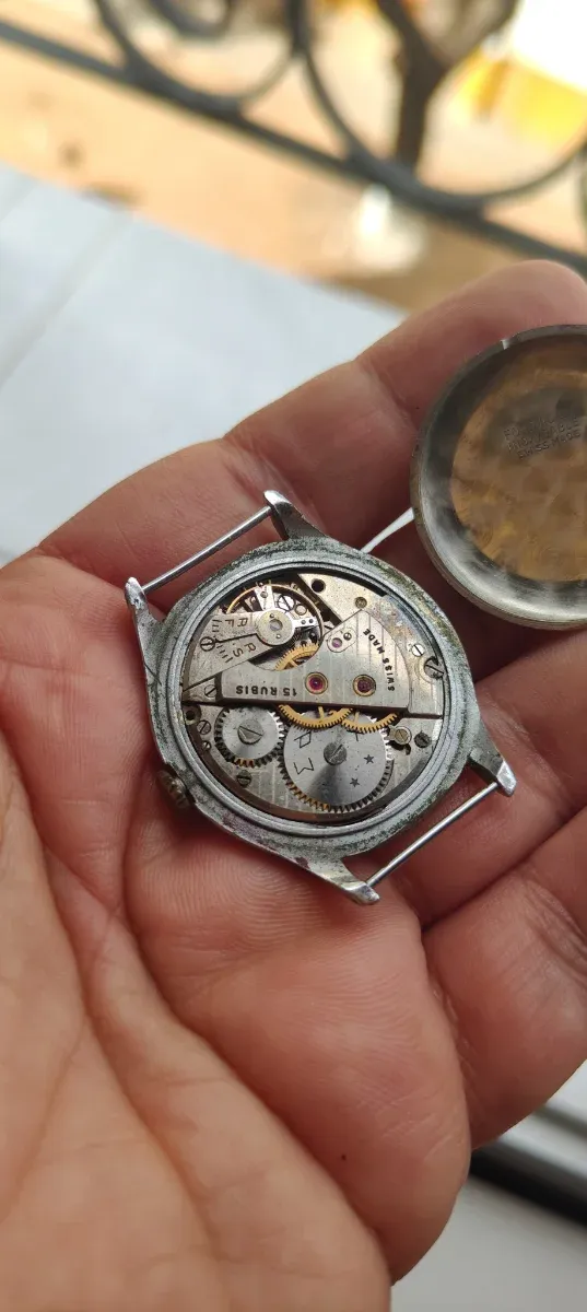 Reloj Edox Esfera Beige Agujas Rojas