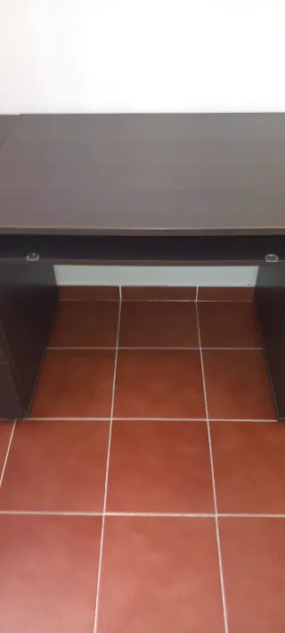 Escritorio Marrón y Plateado