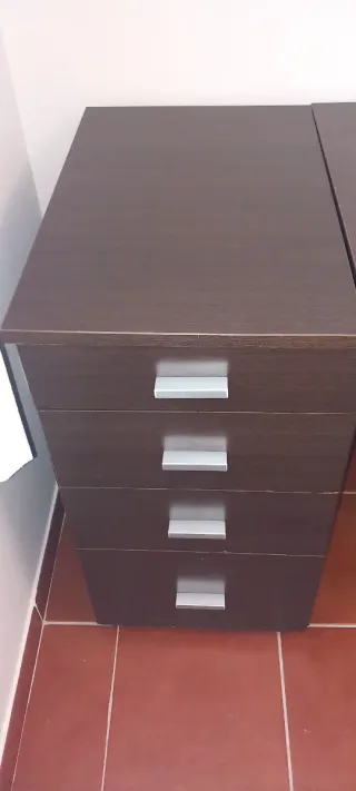 Escritorio Marrón y Plateado