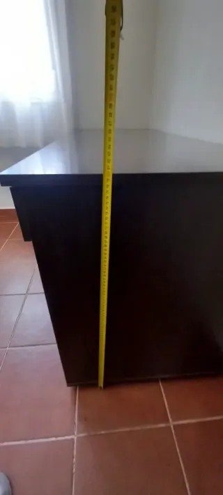 Escritorio Marrón y Plateado