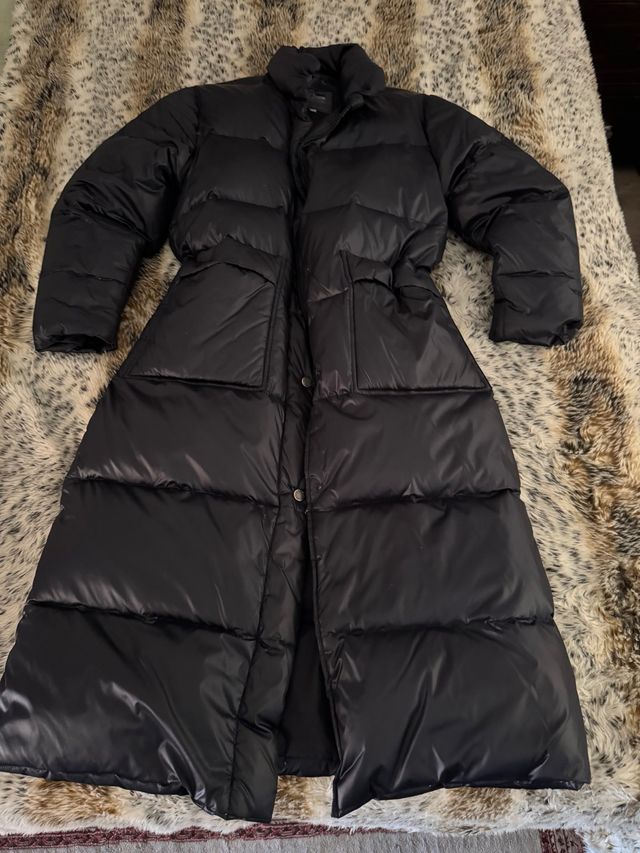Abrigo largo acolchado plumas negro