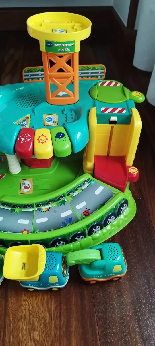 Garaje interactivo VTech + Grúa VTech