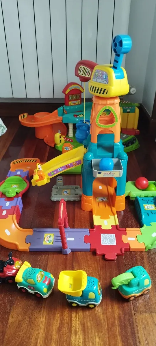 Garaje interactivo VTech + Grúa VTech
