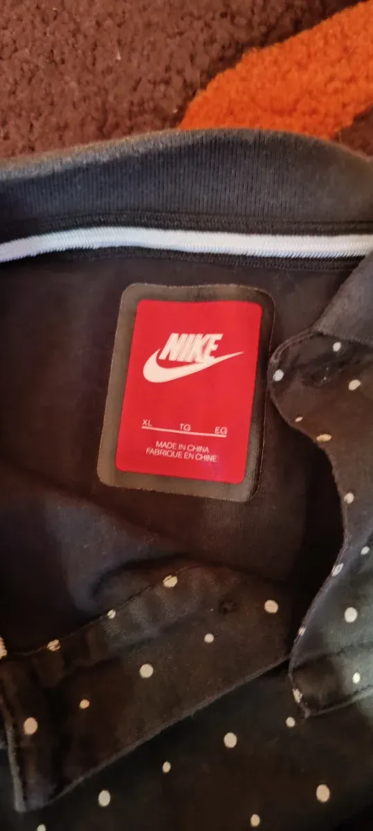 Polo Nike Negro con Puntos Blancos