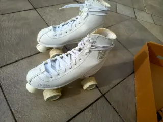 Pattini a rotelle bianchi 4 ruote