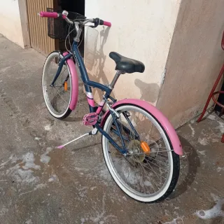 Bicicleta Btwin azul y rosa